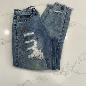 Tinseltown Distressed‎ Blue Jeans with Stitched Flowers Juniors Size 5 Raw Hem